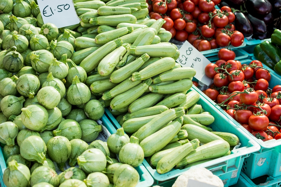 Le marché de Précy sur Oise à proximité du gite H2O Spa tous les samedi après midi